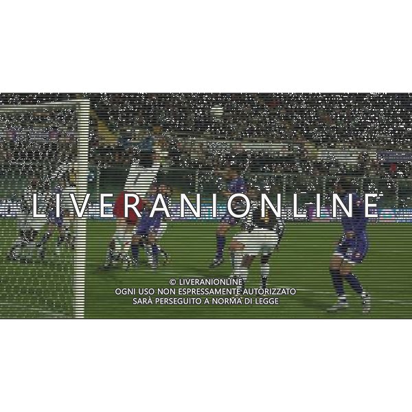 Firenze 01/12/2005 Fiorentina-Juventus Tim Cup 2005/2006 Nella foto: Buffon Gianluigi in uscita.* Ph Gianni Nucci/Agenzia Aldo Liverani
