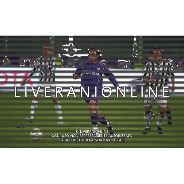 Firenze 01/12/2005 Fiorentina-Juventus Tim Cup 2005/2006 Nella foto: Pazzini Giampaolo contro Mutu Adrian e Kovac Robert.* Ph Gianni Nucci/Agenzia Aldo Liverani