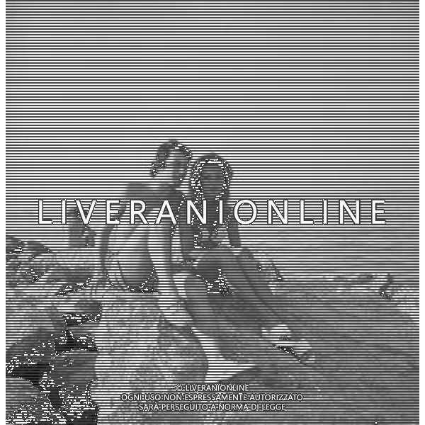 Neg- RETROSPETTIVA ALDO REGGIANI ATTORE NELLA FOTO AL MARE SULLA SPIAGGIA DI RICCIONE NELL\'ANNO 1969 AG ALDO LIVERANI SAS