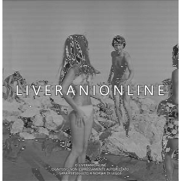 Neg- RETROSPETTIVA ALDO REGGIANI ATTORE NELLA FOTO AL MARE SULLA SPIAGGIA DI RICCIONE NELL\'ANNO 1969 AG ALDO LIVERANI SAS