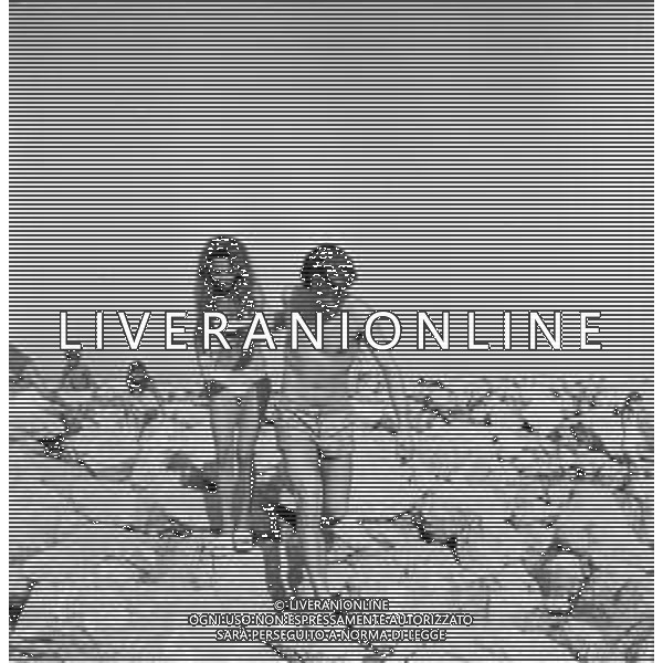 Neg- RETROSPETTIVA ALDO REGGIANI ATTORE NELLA FOTO AL MARE SULLA SPIAGGIA DI RICCIONE NELL\'ANNO 1969 AG ALDO LIVERANI SAS