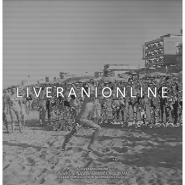 Neg- RETROSPETTIVA ALDO REGGIANI ATTORE NELLA FOTO AL MARE SULLA SPIAGGIA DI RICCIONE NELL\'ANNO 1969 AG ALDO LIVERANI SAS