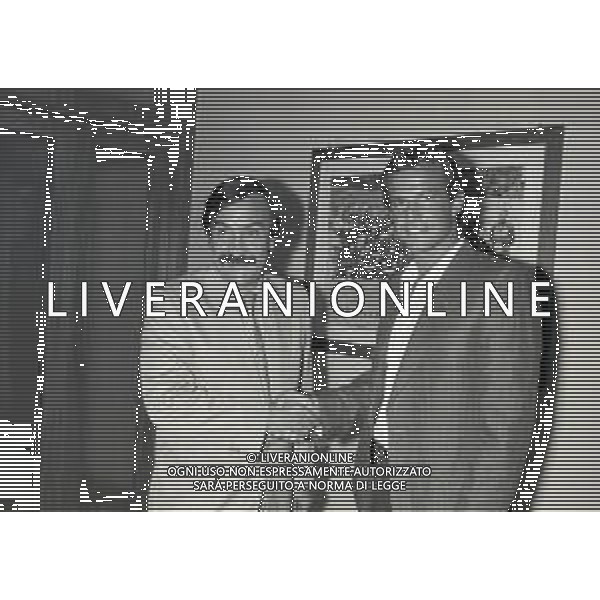 NEG-RETROSPETTIVA LUCIANO SPINOSI CALCIATORE NELLA FOTO LUCIANO SPINOSI CON SILVANO RAMACCIONI NELLA SEDE DEL MILAN NELL\'ANNO 1983-1984 AG ALDO LIVERANI SAS    