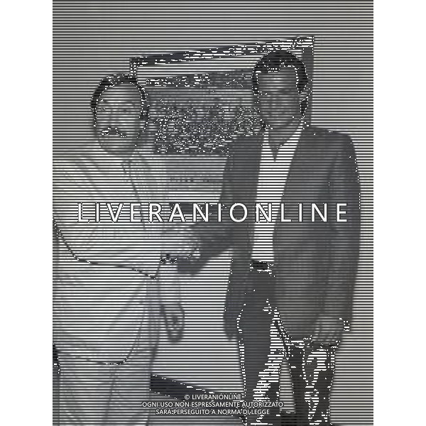 NEG-RETROSPETTIVA LUCIANO SPINOSI CALCIATORE NELLA FOTO LUCIANO SPINOSI CON SILVANO RAMACCIONI NELLA SEDE DEL MILAN NELL\'ANNO 1983-1984 AG ALDO LIVERANI SAS  