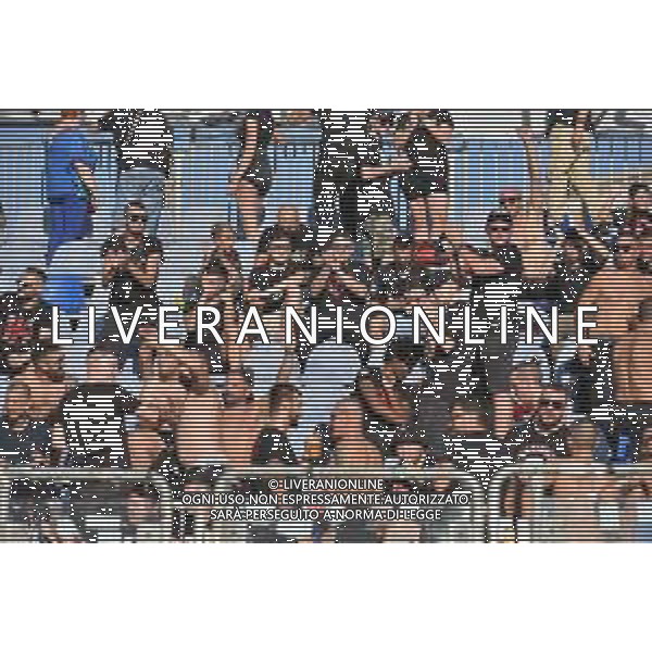 27-9-2023. Cagliari calcio-A.C. Milan. 6° giornata campionato calcio italiano Serie A 2023/2024, Stadio Unipol Domus Cagliari. Foto Salvatore Moi/Agenzia Aldo Liverani s.a.s. Nella foto: Tifosi Milan in trasferta, nel settore ospiti dello stadio Unipol Domus di Cagiari ©MOI SALVATORE / AGENZIA ALDO LIVERANI SAS