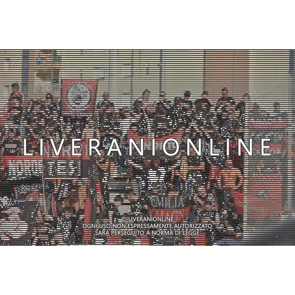 27-9-2023. Cagliari calcio-A.C. Milan. 6° giornata campionato calcio italiano Serie A 2023/2024, Stadio Unipol Domus Cagliari. Foto Salvatore Moi/Agenzia Aldo Liverani s.a.s. Nella foto: Tifosi Milan in trasferta, nel settore ospiti dello stadio Unipol Domus di Cagiari ©MOI SALVATORE / AGENZIA ALDO LIVERANI SAS