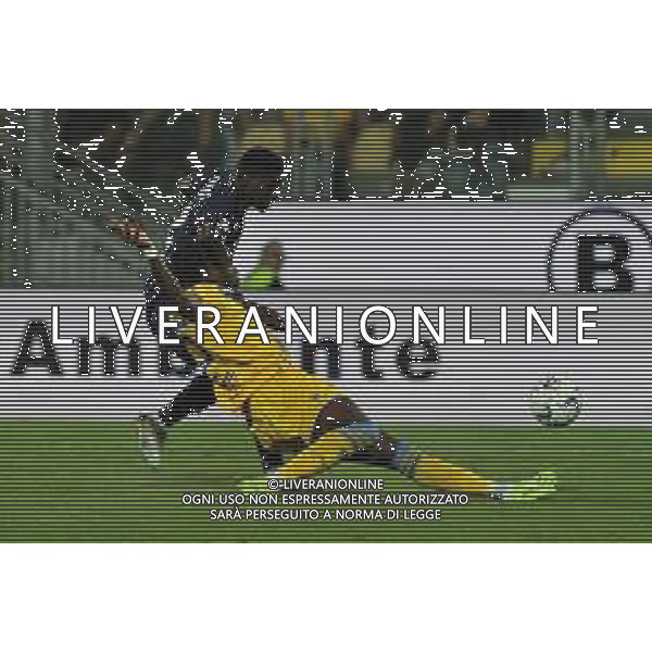 Frosinone vs Fiorentina - Campionato Serie A TIM - 6 giornata - Stadio B.Stirpe - Frosinone 28-09-2023 nella foto Okoli chiude Duncan ©Federico Gaetano/AGENZIA ALDO LIVERANI SAS