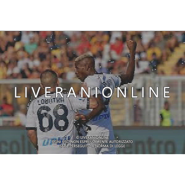 Victor Osimhen (SSC Napoli) celebrates after scoring a goal with Stanislav Lobotka (SSC Napoli) during the Italian soccer Serie A match US Lecce vs SSC Napoli on September 30, 2023 at Via del Mare Stadium in Lecce, Italy. Photo by Emmanuele Mastrodonato/ag. Aldo Liverani sas/AGENZIA ALDO LIVERANI SAS