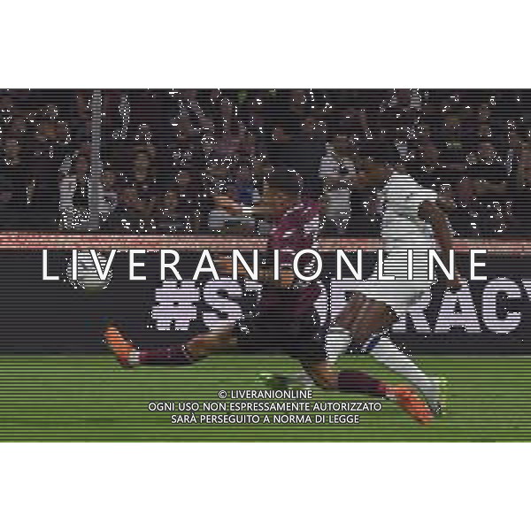 Serie A 2023-2023 Stadio Arechi - Salerno 30 Settembre 2023 Nella foto: Denzel Dumfries contrastato da Domahoj Bradaric - SALERNITANA vs INTER Campionato Calcio Serie A TIM Milano 30-09-2023 ©Andrea Rosito/AGENZIA ALDO LIVERANI SAS