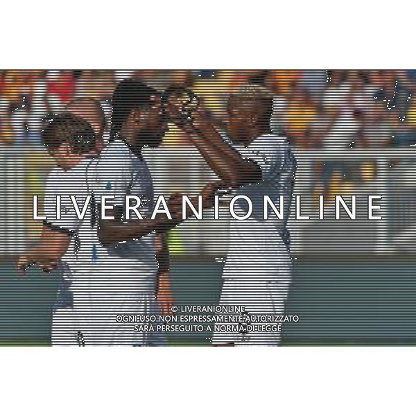 Victor Osimhen (SSC Napoli) celebrates after scoring a goal with Frank Anguissa (SSC Napoli) during the Italian soccer Serie A match US Lecce vs SSC Napoli on September 30, 2023 at Via del Mare Stadium in Lecce, Italy. Photo by Emmanuele Mastrodonato/ag. Aldo Liverani sas/AGENZIA ALDO LIVERANI SAS