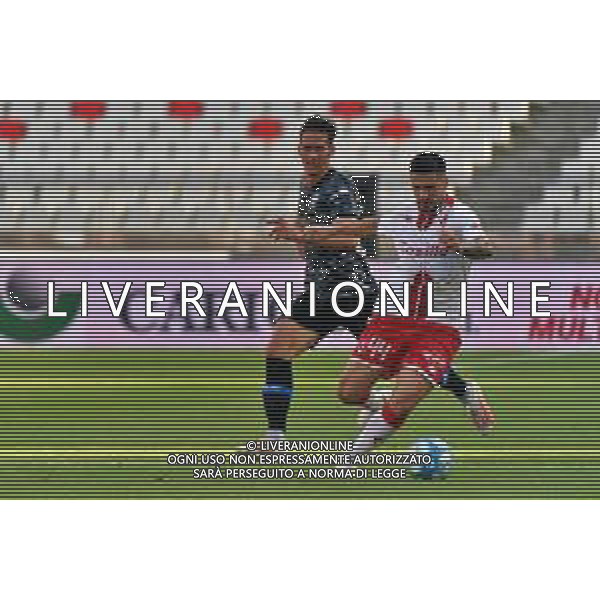 Gennaro Acampora (SSC Bari) and Tommaso Cassandro (Como 1907) during the Italian Serie B match SSC Bari vs Como 1907 on October 01,, 2023 at the San Nicola stadium in Bari, Italy. Photo by Emmanuele Mastrodonato/ag. Aldo Liverani sas