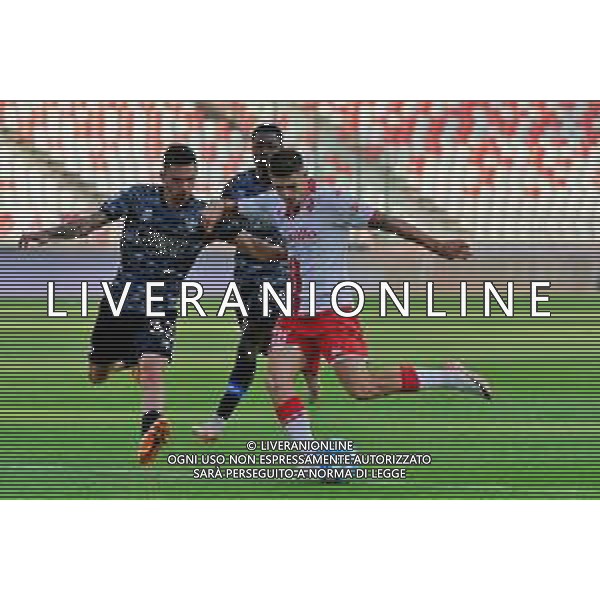 Ilias Koutsoupias (SSC Bari) and Lucas Da Cunha (Como 1907) during the Italian Serie B match SSC Bari vs Como 1907 on October 01,, 2023 at the San Nicola stadium in Bari, Italy. Photo by Emmanuele Mastrodonato/ag. Aldo Liverani sas