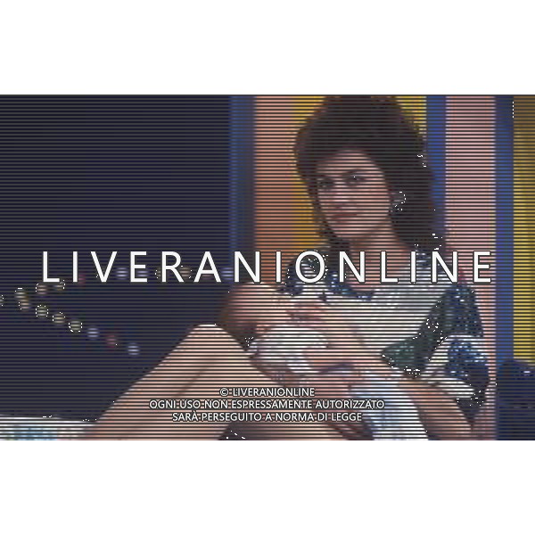 DIAP-RETROSPETTIVA LORY DEL SANTO ATTRICE NELLA FOTO LORY DEL SANTO A MILANO DURANTE LA TRASMISSIONE TELEVISIVA “DRIVE IN“ MENTRE ACCUDISCE IL FIGLIO CONOR CLAPTON NELL\'ANNO 1987 AG ALDO LIVERANI SAS