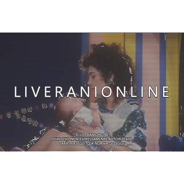 DIAP-RETROSPETTIVA LORY DEL SANTO ATTRICE NELLA FOTO LORY DEL SANTO A MILANO DURANTE LA TRASMISSIONE TELEVISIVA “DRIVE IN“ MENTRE ACCUDISCE IL FIGLIO CONOR CLAPTON NELL\'ANNO 1987 AG ALDO LIVERANI SAS
