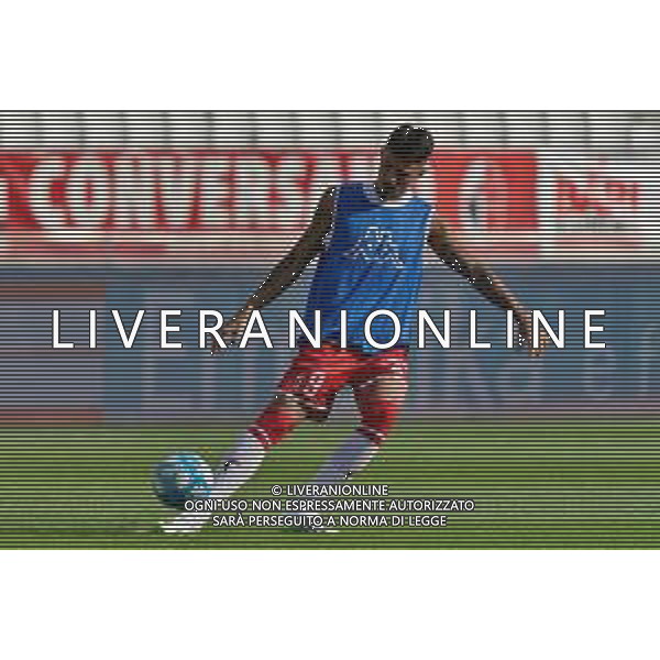Marco Nasti (SSC Bari) warm up during the Italian Serie B match SSC Bari vs Como 1907 on October 01,, 2023 at the San Nicola stadium in Bari, Italy. Photo by Emmanuele Mastrodonato/ag. Aldo Liverani sas