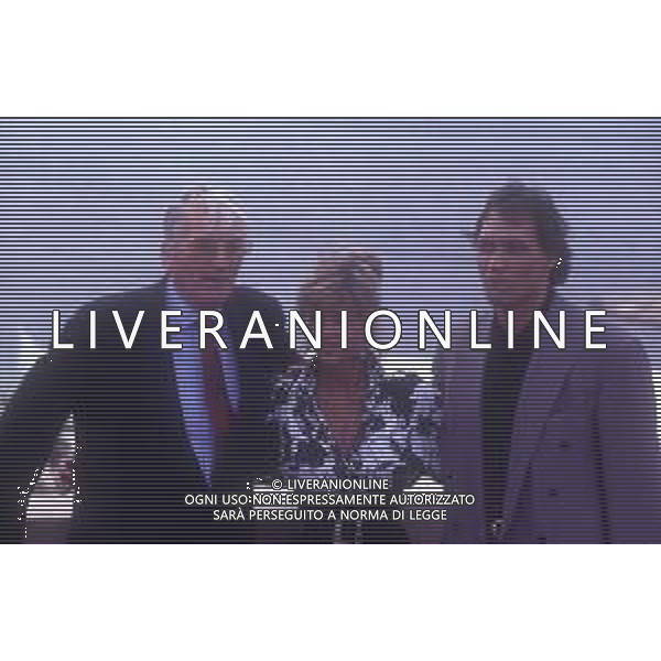 DIAP-RETROSPETTIVA GREGORY PECK ATTORE NELLA FOTO GREGORY PECK CON JANE FONDA E JIMMI SMTS A CANNES NELL\'ANNO 1989 AG ALDO LIVERANI SAS 