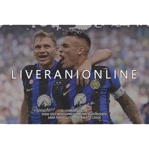 Inter vs Bologna nella foto Nicolo\' Barella (Inter) e Lautaro Martinez (Inter) esultano dopo il gol del 2 a 0 Milano 07-10-2023 Stadio Giuseppe Meazza - San Siro Campionato Serie A TIM - 8a giornata foto Roberto Garavaglia/ag. Aldo Liverani sas/ AGENZIA ALDO LIVERANI SAS