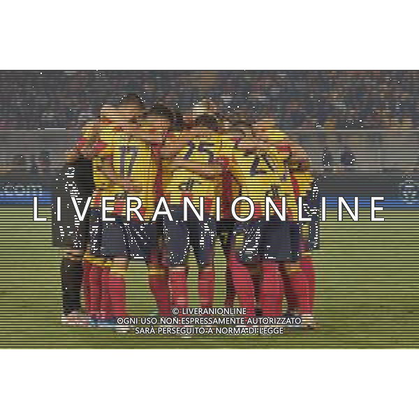 The US Lecce players hug each other prior the Italian soccer Serie A match US Lecce vs US Sassuolo on October 06, 2023 at Via del Mare Stadium in Lecce, Italy. Photo by Emmanuele Mastrodonato/ag. Aldo Liverani sas