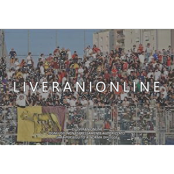 8-10-2023. Cagliari calcio-A.S. Roma. 8° giornata campionato calcio italiano Serie A 2023/2024, Stadio Unipol Domus Cagliari. Foto Salvatore Moi/Agenzia Aldo Liverani s.a.s. Nella foto: Tifosi Roma in trasferta, nel settore ospiti dello stadio Unipol Domus di Cagiari ©MOI SALVATORE / AGENZIA ALDO LIVERANI SAS