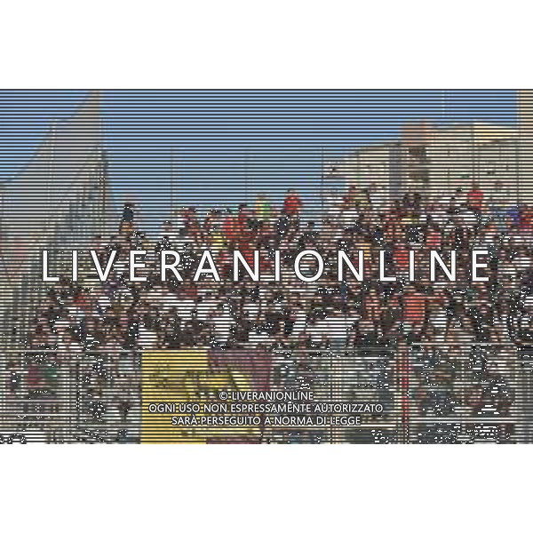 8-10-2023. Cagliari calcio-A.S. Roma. 8° giornata campionato calcio italiano Serie A 2023/2024, Stadio Unipol Domus Cagliari. Foto Salvatore Moi/Agenzia Aldo Liverani s.a.s. Nella foto: Tifosi Roma in trasferta, nel settore ospiti dello stadio Unipol Domus di Cagiari ©MOI SALVATORE / AGENZIA ALDO LIVERANI SAS