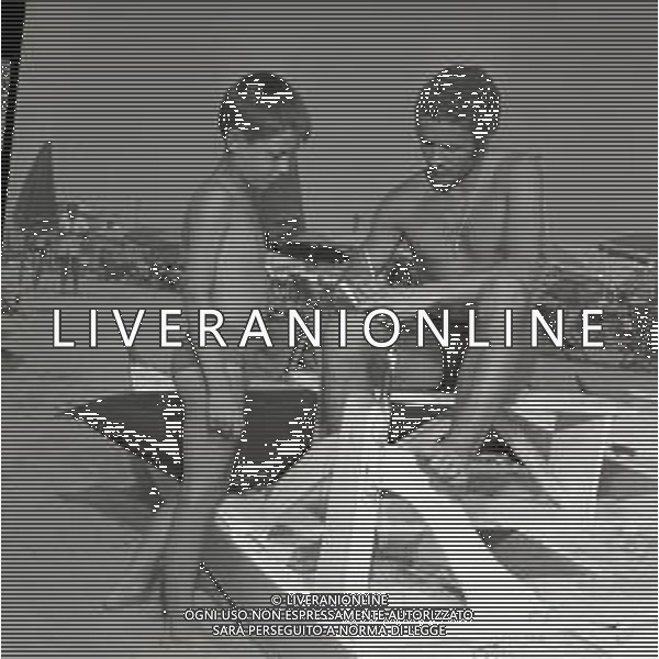 NEG-RETROSPETTIVA LUCIANO CHIARUGI CALCIATORE NELLA FOTO LUCIANO CHIARUGU CON LA FIDANZATA LAURA LANDINI NELL\'ANNO 1969 A VIAREGGIO AG ALDO LIVERANI SAS