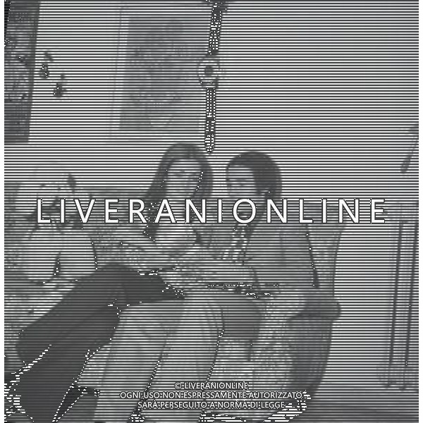 NEG-RETROSPETTIVA LUCIANO CHIARUGI CALCIATORE NELLA FOTO LUCIANO CHIARUGU CON LA FIDANZATA LAURA LANDINI NELL\'ANNO 1970 A FIRENZE AG ALDO LIVERANI SAS