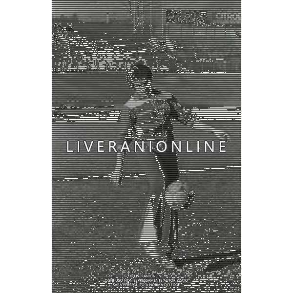 NEG-RETROSPETTIVA LUCIANO CHIARUGI CALCIATORE NELLA FOTO LUCIANO CHIARUGU CON LA MAGLIA DEL RIMINI CALCIO NELL\'ANNO 1980-1981 AG ALDO LIVERANI SAS