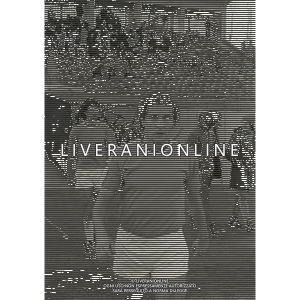 NEG-RETROSPETTIVA LUCIANO CHIARUGI CALCIATORE NELLA FOTO LUCIANO CHIARUGU CON LA MAGLIA DEL RIMINI CALCIO NELL\'ANNO 1980-1981 AG ALDO LIVERANI SAS