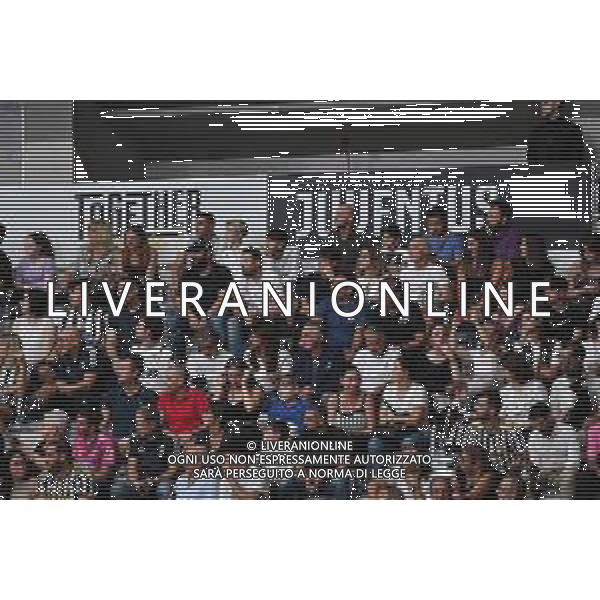 TVMV-Torino 10.10.2023 Pala Apitur ©Manuela Viganti/Agenzia Aldo Liverani Together: a Black & White Show 100 Anni Famiglia Agnelli Nella foto: tifosi juventus ©Viganti / AGENZIA ALDO LIVERANI SAS