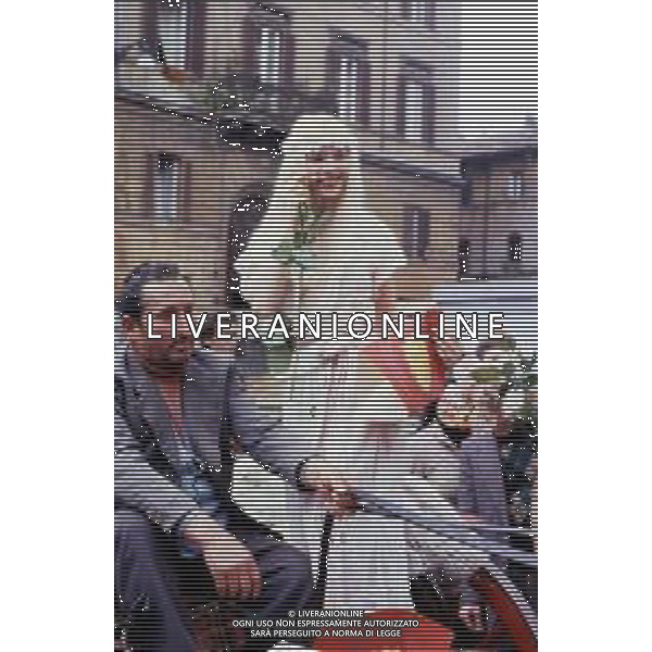 Dia - RETROSPETTIVA ILONA STALLER \'CICCIOLINA\' ATTRICE, PORNO STAR NELLA FOTO PER LE VIE DI ROMA NELL\'ANNO 1981 AG ALDO LIVERANI SAS