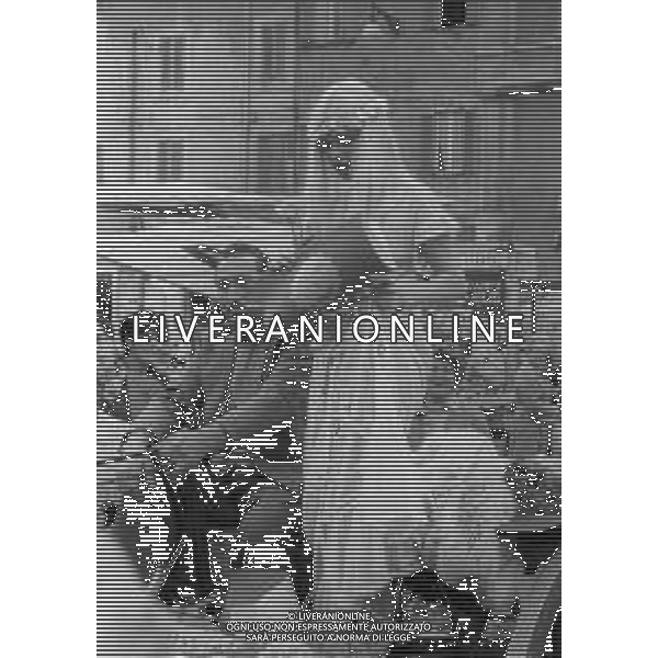 Neg - RETROSPETTIVA ILONA STALLER \'CICCIOLINA\' ATTRICE, PORNO STAR NELLA FOTO PER LE VIE DI ROMA NELL\'ANNO 1981 AG ALDO LIVERANI SAS