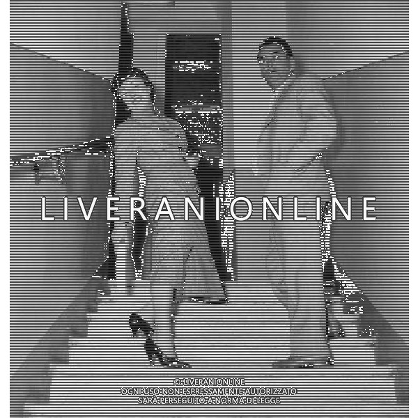 Oriana Fallaci Giornalista Scrittrice con il fotografo Sandro Vespasiani a Roma negli anni \'60 Ph Archivio Giovanni Liverani/Ag. Aldo Liverani