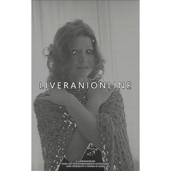 NEG-RETROSPETTIVA MILLA SANNONER ATTRICE NELLA FOTO MILLA SANNONER A MILANO NELL\'ANNO 1970 NELLA SUA ABITAZIONE  AG ALDO LIVERANI SAS