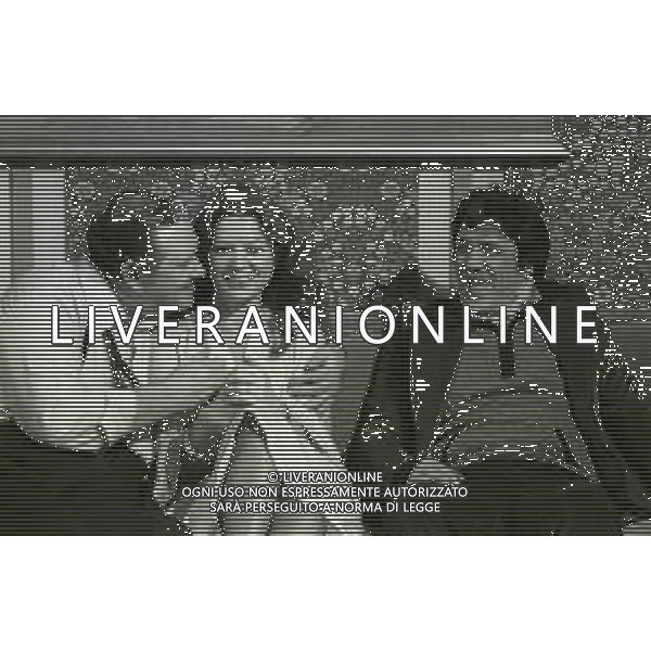 NEG-RETROSPETTIVA MILLA SANNONER ATTRICE NELLA FOTO MILLA SANNONER CON FRANCO FRANCHI A MILANO NELL\'ANNO 1975 TRASMISSIONE RAI AG ALDO LIVERANI SAS  