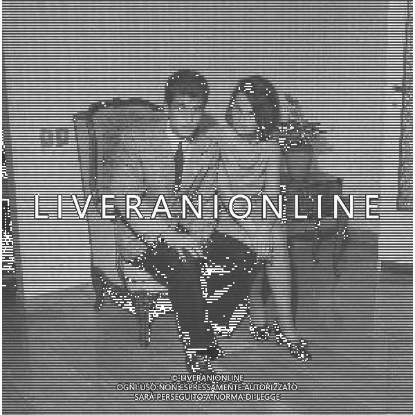 NEG-RETROSPETTIVA GIANNI RIVERA CALCIATORE NELLA FOTO GIANNI RIVERA CON LA FIDANZATA ANNA SPIAGGI NELL\'ANNO 1967 A MILANO AG ALDO LIVERANI SAS