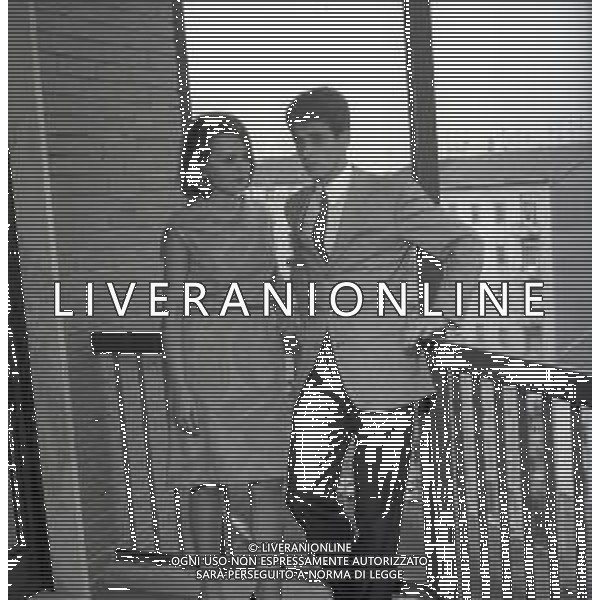 NEG-RETROSPETTIVA GIANNI RIVERA CALCIATORE NELLA FOTO GIANNI RIVERA CON LA FIDANZATA ANNA SPIAGGI NELL\'ANNO 1967 A MILANO AG ALDO LIVERANI SAS