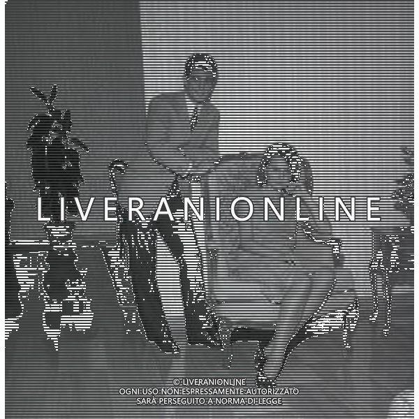NEG-RETROSPETTIVA GIANNI RIVERA CALCIATORE NELLA FOTO GIANNI RIVERA CON LA FIDANZATA ANNA SPIAGGI NELL\'ANNO 1967 A MILANO AG ALDO LIVERANI SAS