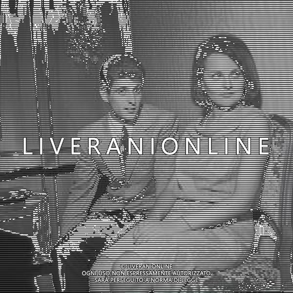 NEG-RETROSPETTIVA GIANNI RIVERA CALCIATORE NELLA FOTO GIANNI RIVERA CON LA FIDANZATA ANNA SPIAGGI NELL\'ANNO 1967 A MILANO AG ALDO LIVERANI SAS