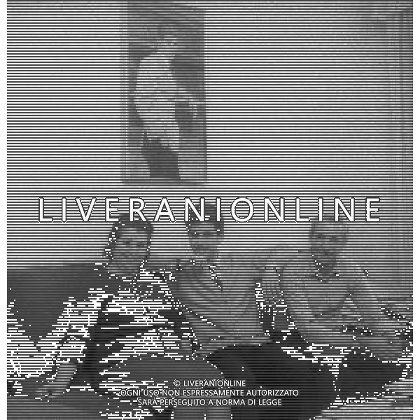 NEG-RETROSPETTIVA GIANNI RIVERA CALCIATORE NELLA FOTO GIANNI RIVERA NELL\'ANNO 1968 COI GENITORI AG ALDO LIVERANI SAS 