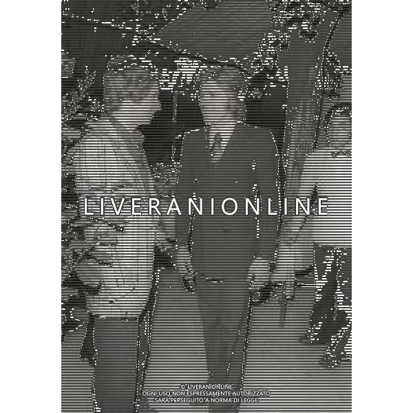 NEG-RETROSPETTIVA GIANNI RIVERA CALCIATORE NELLA FOTO GIANNI RIVERA CON PADRE ELIGIO E NINO BENVENUTI IN UN LOCALE A MILANO NELL\'ANNO 1974 AG ALDO LIVERANI SAS  