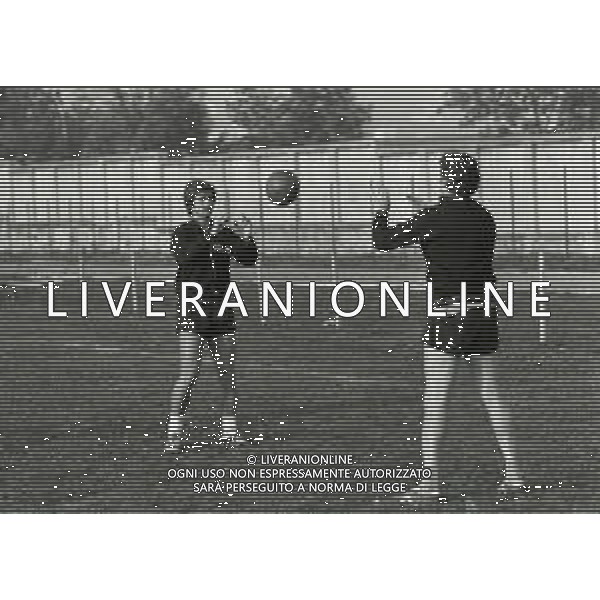 NEG-RETROSPETTIVA GIANNI RIVERA CALCIATORE NELLA FOTO GIANNI RIVERA AD ASIAGO NELL\'ANNO 1975 IN ALLENAMENTO AG ALDO LIVERANI SAS 