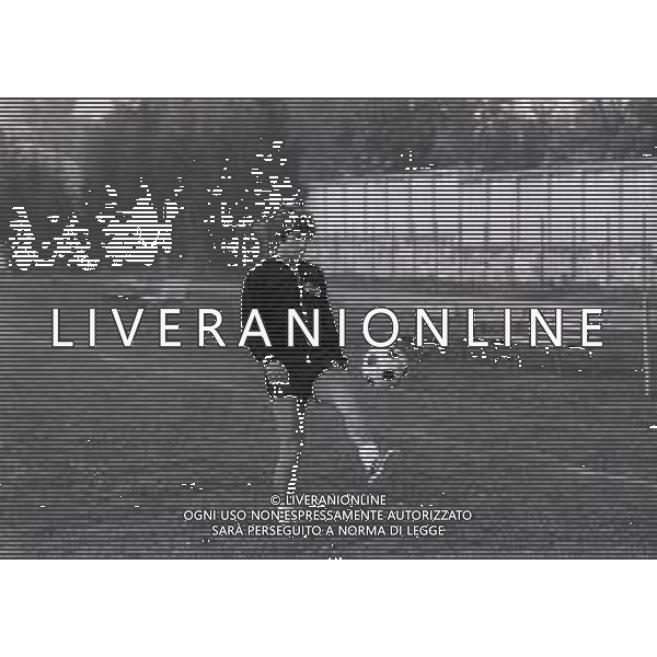 NEG-RETROSPETTIVA GIANNI RIVERA CALCIATORE NELLA FOTO GIANNI RIVERA AD ASIAGO NELL\'ANNO 1975 IN ALLENAMENTO AG ALDO LIVERANI SAS 