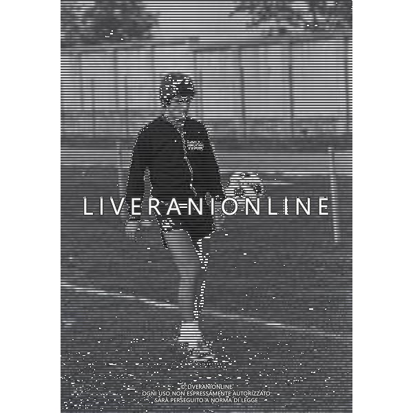 NEG-RETROSPETTIVA GIANNI RIVERA CALCIATORE NELLA FOTO GIANNI RIVERA AD ASIAGO NELL\'ANNO 1975 IN ALLENAMENTO AG ALDO LIVERANI SAS 