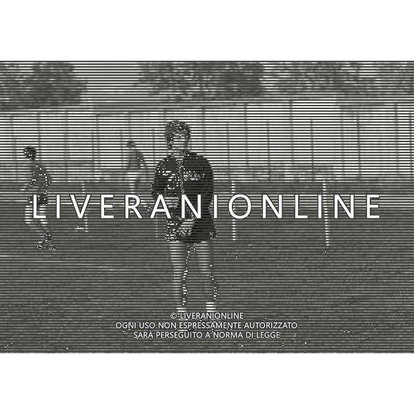 NEG-RETROSPETTIVA GIANNI RIVERA CALCIATORE NELLA FOTO GIANNI RIVERA AD ASIAGO NELL\'ANNO 1975 IN ALLENAMENTO AG ALDO LIVERANI SAS 