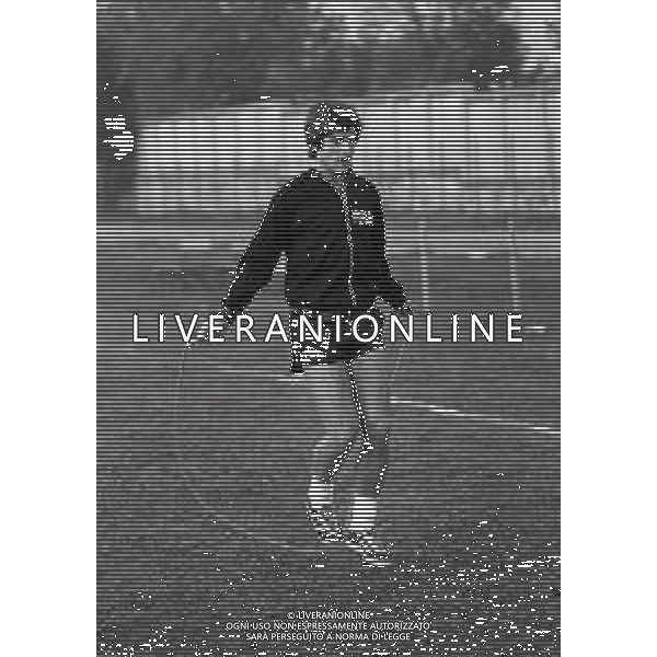 NEG-RETROSPETTIVA GIANNI RIVERA CALCIATORE NELLA FOTO GIANNI RIVERA AD ASIAGO NELL\'ANNO 1975 IN ALLENAMENTO AG ALDO LIVERANI SAS 