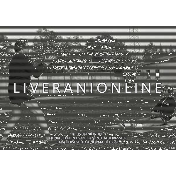 NEG-RETROSPETTIVA GIANNI RIVERA CALCIATORE E DIRIGENTE SPORTIVO NELLA FOTO GIANNI RIVERA ALLENAMENTO AD ASIAGO NELL\'ANNO 1975 AG ALDO LIVERANI SAS