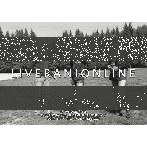 NEG-RETROSPETTIVA GIANNI RIVERA CALCIATORE E DIRIGENTE SPORTIVO NELLA FOTO GIANNI RIVERA ALLENAMENTO AD ASIAGO NELL\'ANNO 1975 CON IL PRESIDENTE DEL MILAN GIUSEPPE FARINA AG ALDO LIVERANI SAS