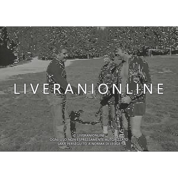 NEG-RETROSPETTIVA GIANNI RIVERA CALCIATORE E DIRIGENTE SPORTIVO NELLA FOTO GIANNI RIVERA ALLENAMENTO AD ASIAGO NELL\'ANNO 1975 CON IL PRESIDENTE DEL MILAN GIUSEPPE FARINA AG ALDO LIVERANI SAS