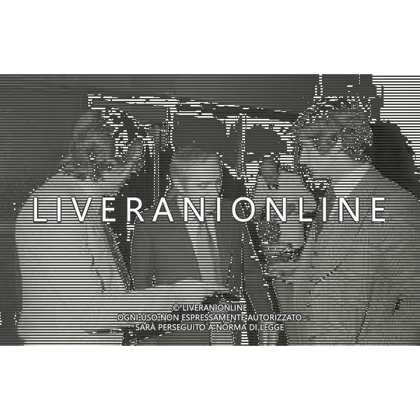 NEG-RETROSPETTIVA GIANNI RIVERA CALCIATORE NELLA FOTO GIANNI RIVERA A MILANO NELL\'ANNO 1975 AL SALONE ACHILLI MOTORS CONCESSIONARIO ROLLS ROYCE CON FRANCO AMBROSIO E RICCARDO MINIGGIO AG ALDO LIVERANI SAS 