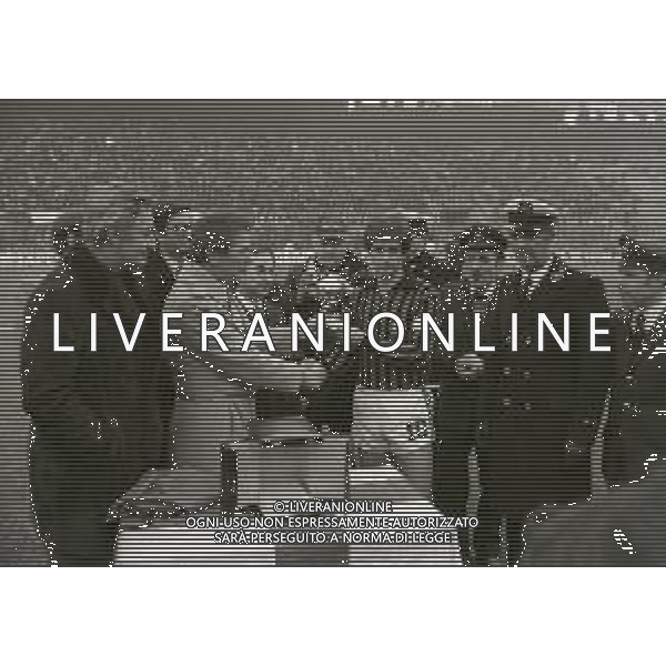 NEG-RETROSPETTIVA GIANNI RIVERA CALCIATORE NELLA FOTO GIANNI RIVERA CON IL SINDACO CARLO TOGNOLI E IL PRESIDENTE DEL MILAN FELICE COLOMBO NELL\'ANNO 1978 A SAN SIRO MILANO PREMIATO PER LE 500 PARTITE CON IL MILAN AG ALDO LIVERANI SAS  